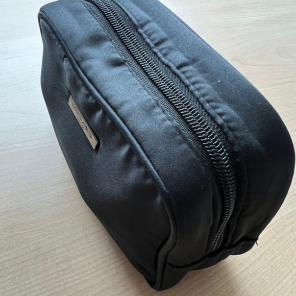 Giorgio Armani - Travel Amenity Kit (Qatar Airways) - Picture 4 of 6